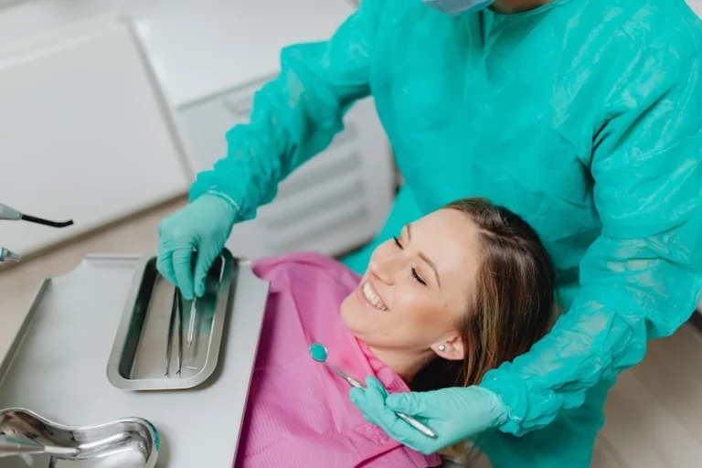 4 Ways Holistic Dentists Minimize Toxins In Dental Treatments 4 Ways Holistic Dentists Minimize Toxins In Dental Treatments